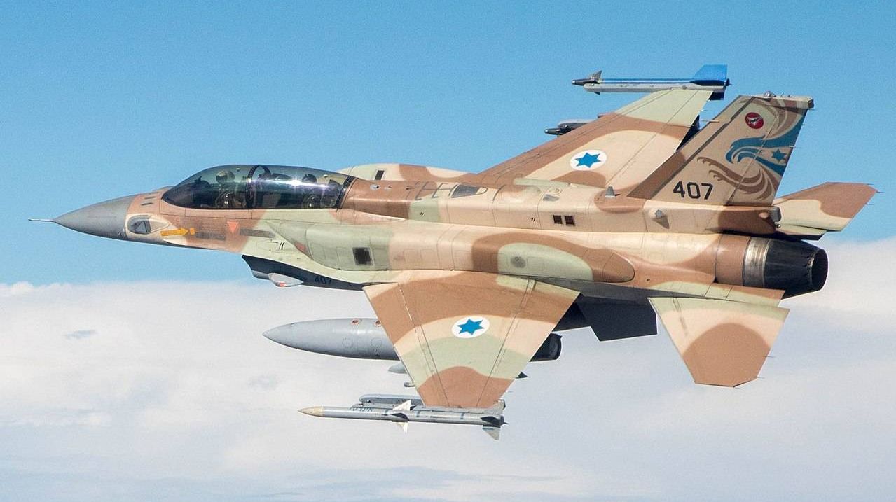 Израильские военные самолеты нанесли удары по целям в Сирии