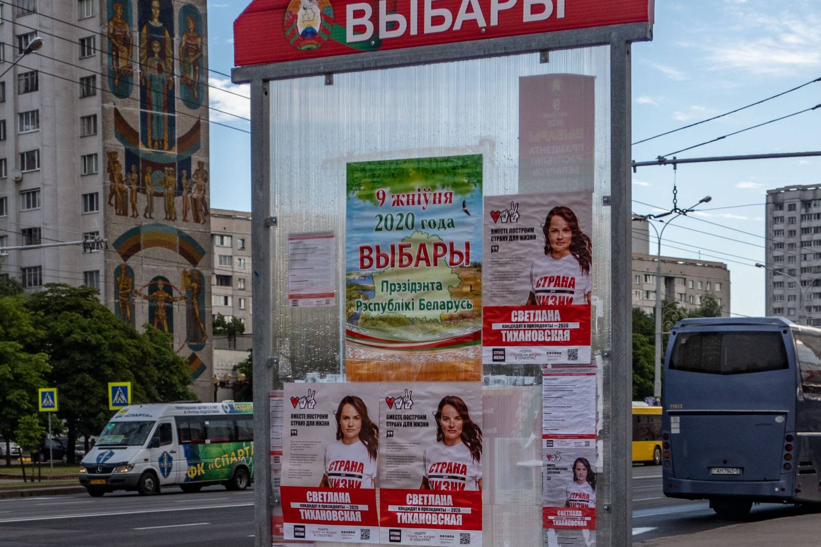 Информационный стенд к выборам президента в Белоруссии