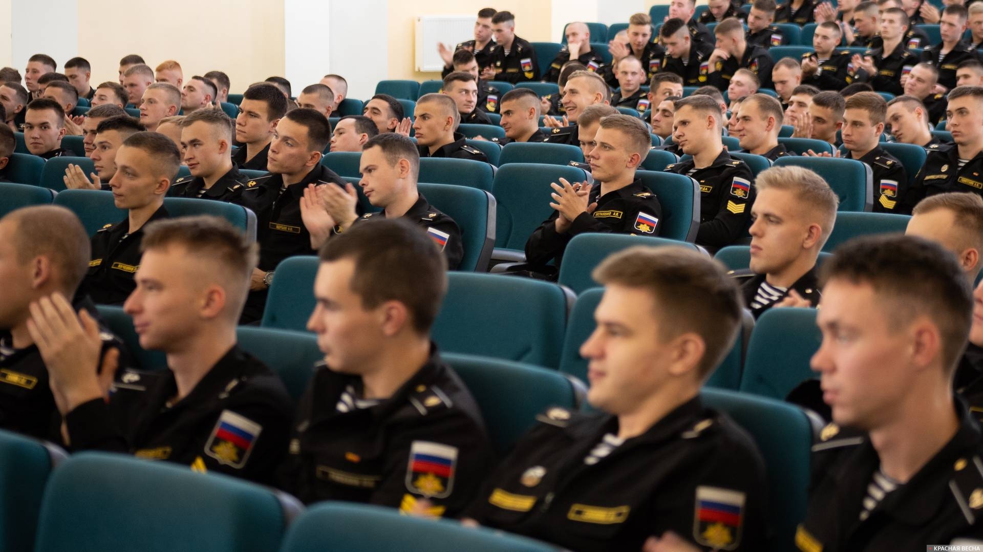 В Нахимовском училище. Севастополь