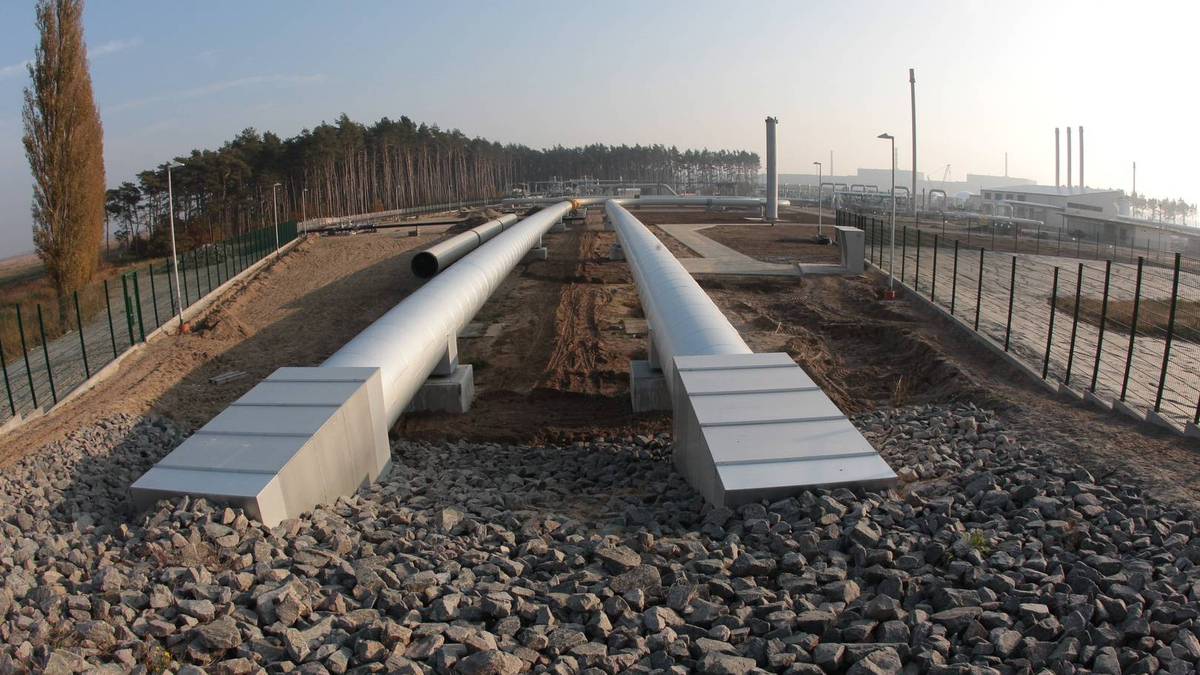 Газопровод «Северный поток» соединяется с европейской газовой сетью двумя газопроводами OPAL и NEL