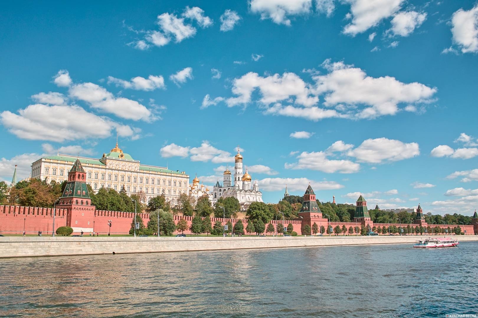 Кремль. Вид с реки. Москва.