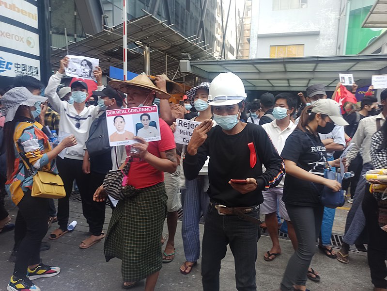 Протестующие на улицах. Мьянма
