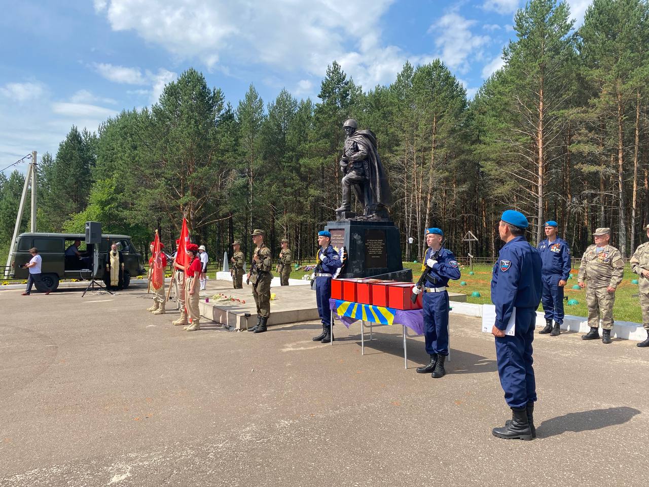 Памятный обелиск летчикам, погибшим в 1943 году в Калужской области