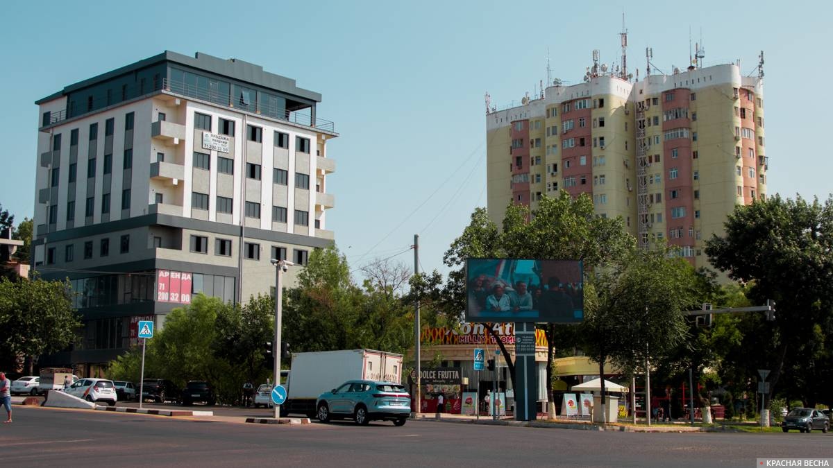 Новострой и старая 16-ти этажка. Ташкент