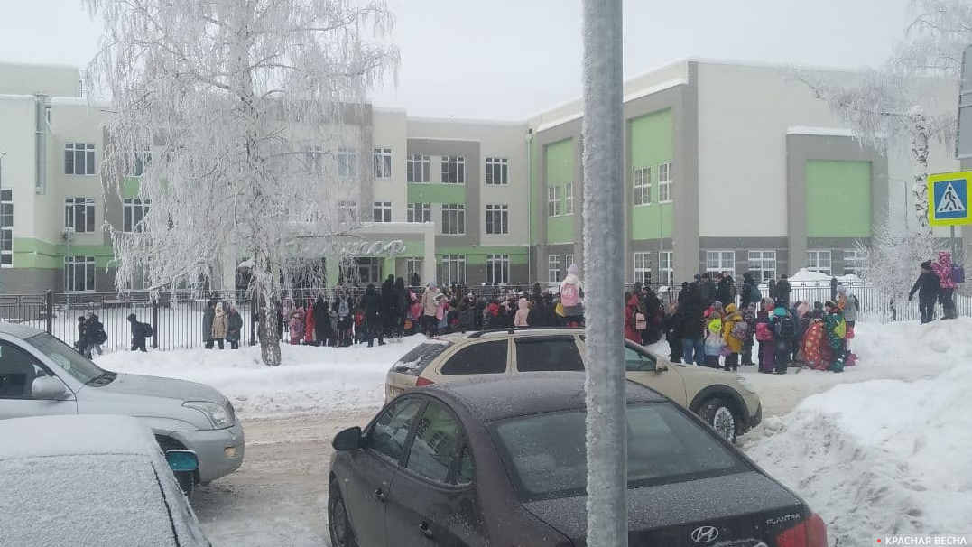 Эвакуация из школы в Саратове