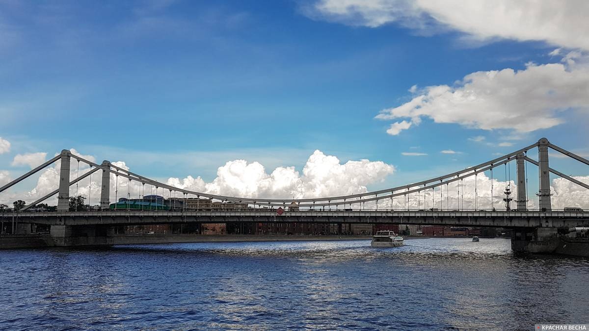 Крымский мост в Москве