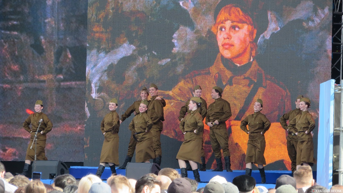Концерт на Дворцовой площади в Санкт-Петербурге. Танцевальный ансамбль «Невские зори». 9•мая 2023•года
