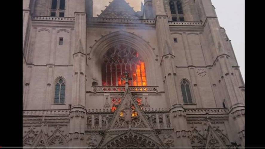 Пожар в соборе в Нанте