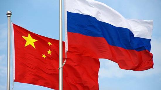 Российский и китайский флаги