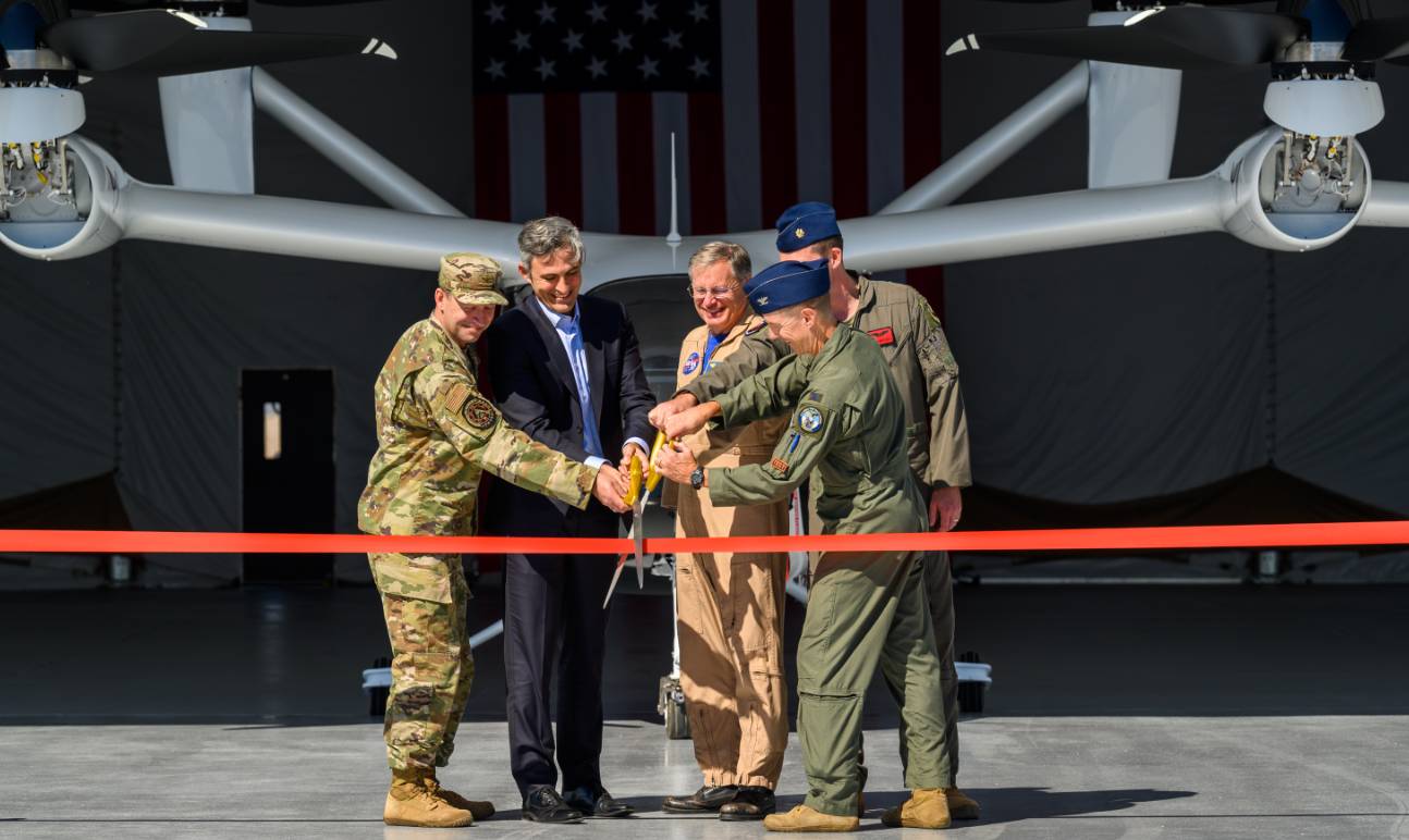Открытие центра обслуживания на базе ВВС США Эдвардс