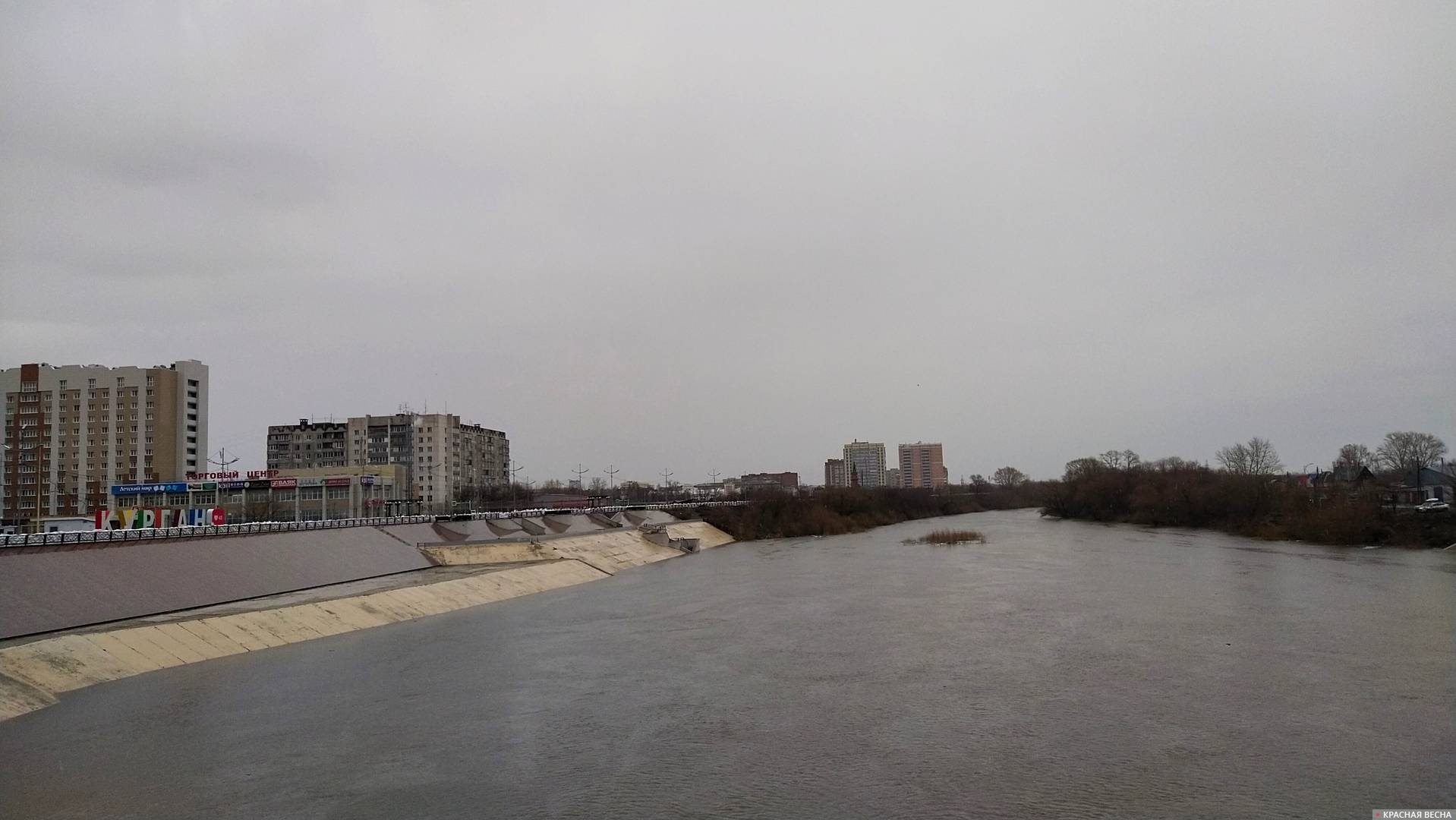 Река Тобол в городе Кургане. 12 апреля 2024 года