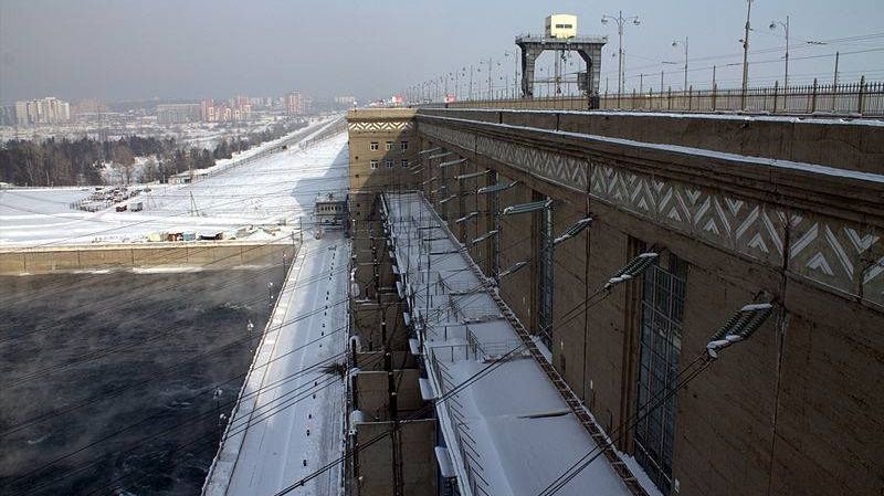 Здание Иркутской ГЭС с нижнего бьефа
