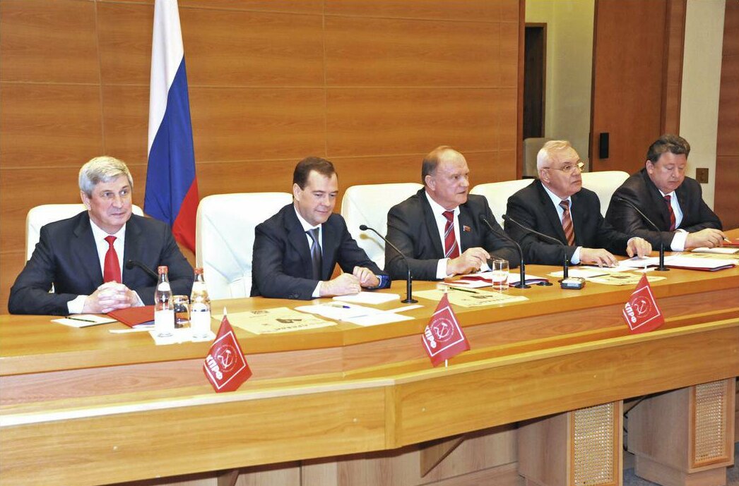 Дмитрий Медведев на встрече с фракцией КПРФ 8 мая 2012 года