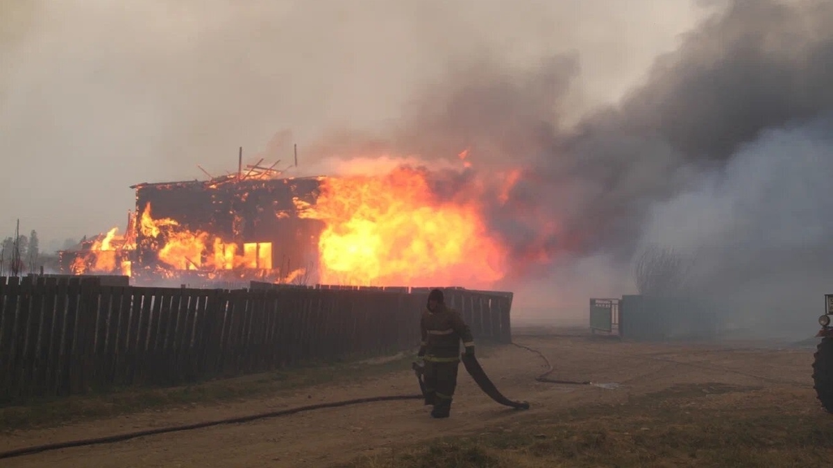 Пожар в дачном поселке Моргудон Братского района Иркутской области