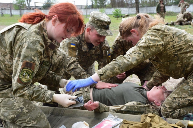 Раненый украинский боевик