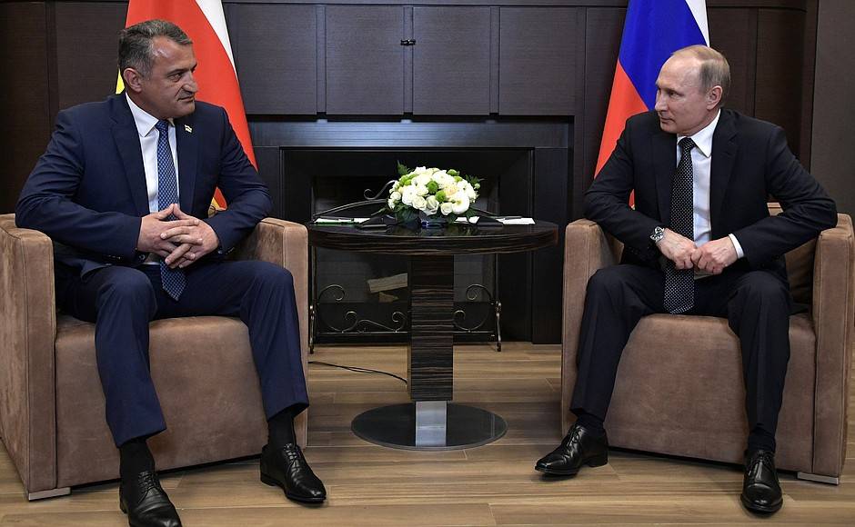 Встреча Владимира Путина с Президентом Республики Южная Осетия Анатолием Бибиловым