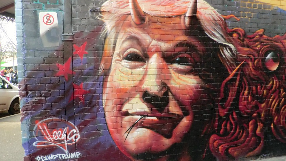 Изображение Дональда Трампа на стене здания в Мельбурне