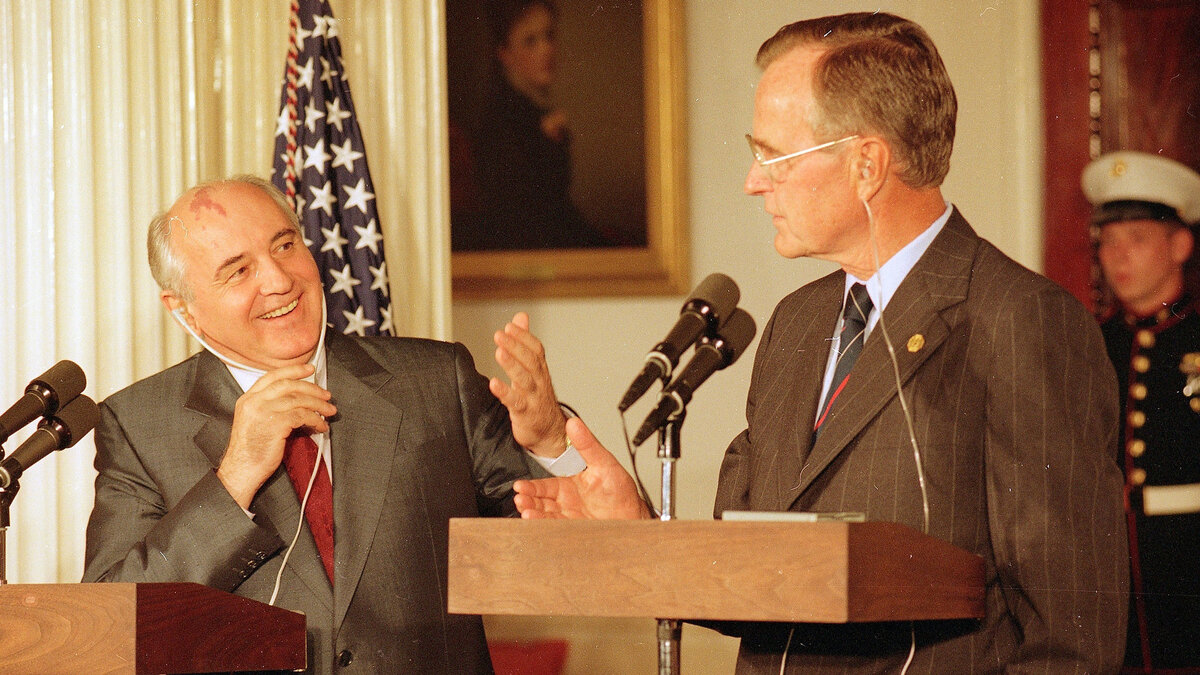 Михаил Горбачёв и Джордж Буш