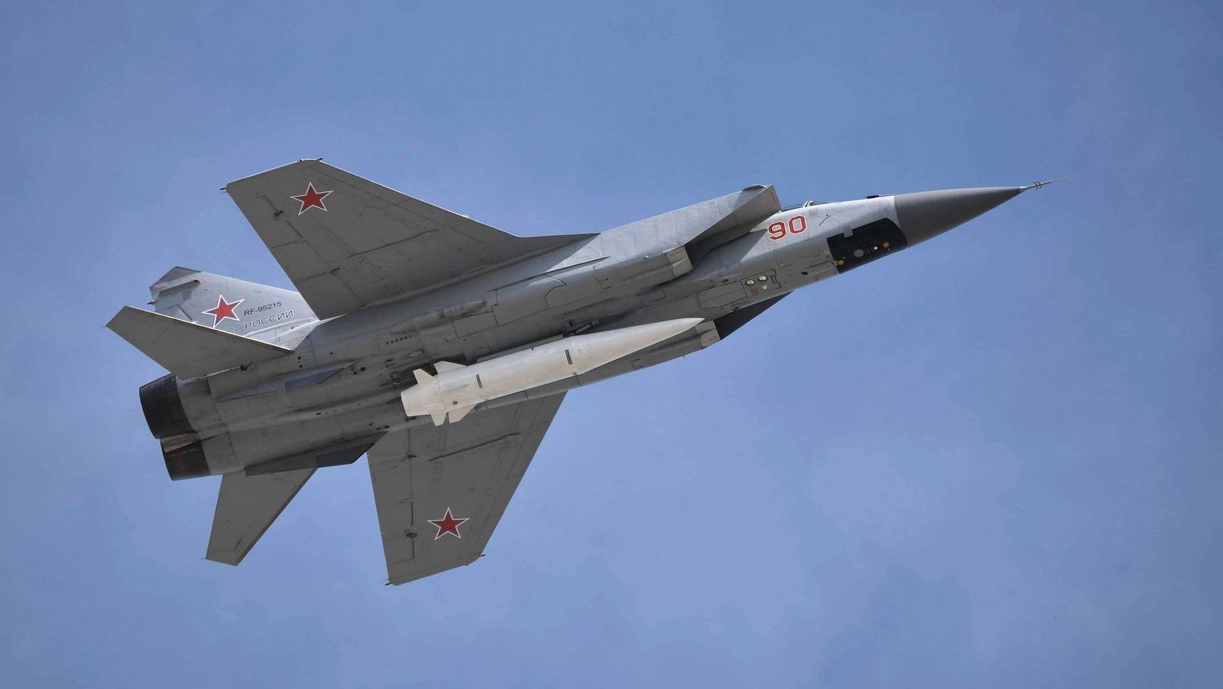 Взлёт МиГ-31К с гиперзвуковой ракетой «Кинжал»