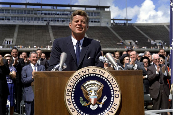 Джон Кеннеди объявляет о начале «Лунной гонки» 1962