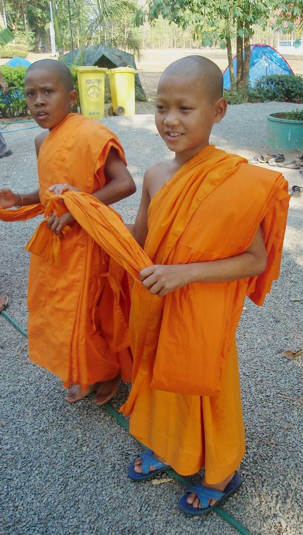 Буддийские послушники