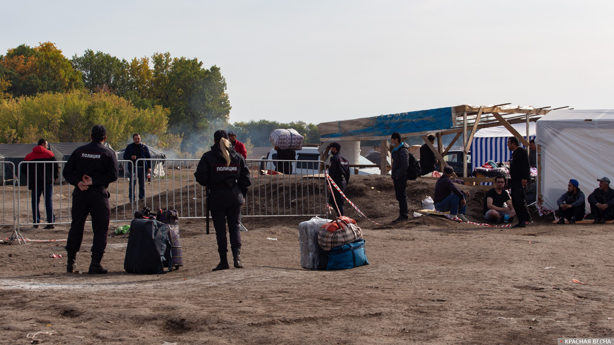 Палаточный лагерь мигрантов