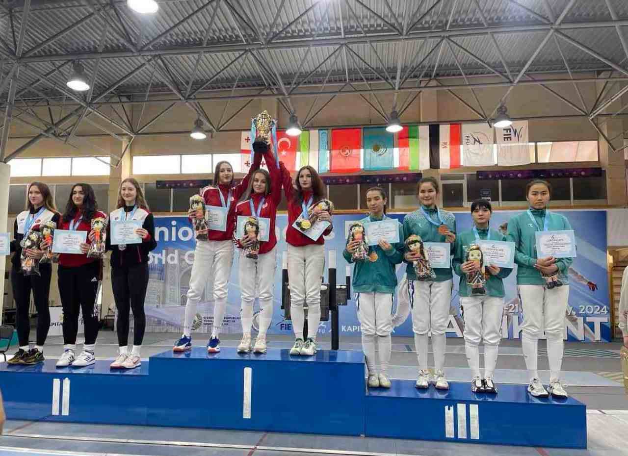 Победители первого этапа Кубка мира по фехтованию на шпагах среди юниоров