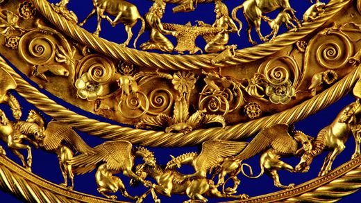 Элемент золотого ожерелья (пекторали) из скифского захоронения в районе г. Покров на Украине; IV в. до н. э.