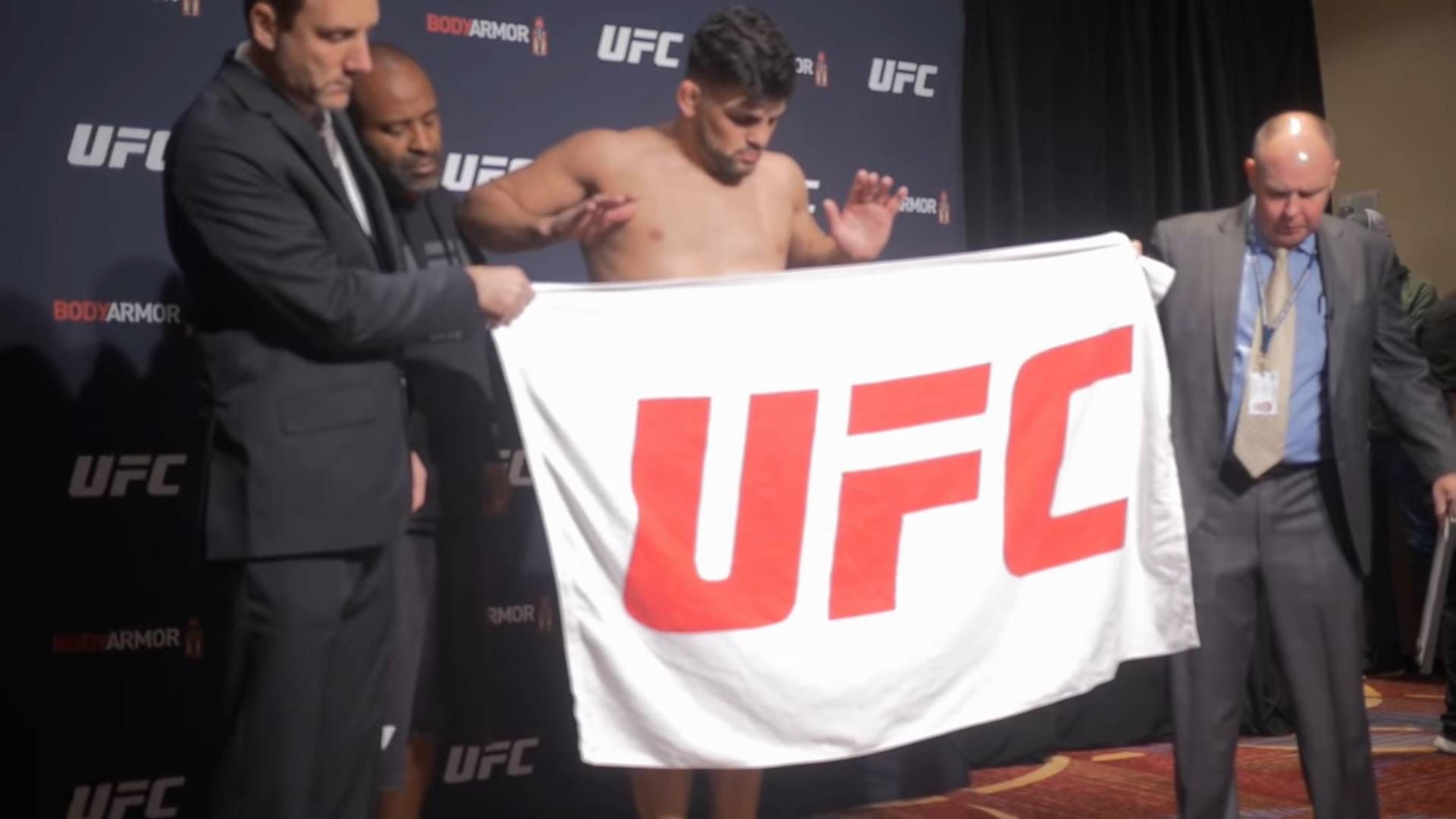 Цитата из видео «UFC 244: ALTERNATE ANGLE of Kelvin Gastelum Official Weigh-In»