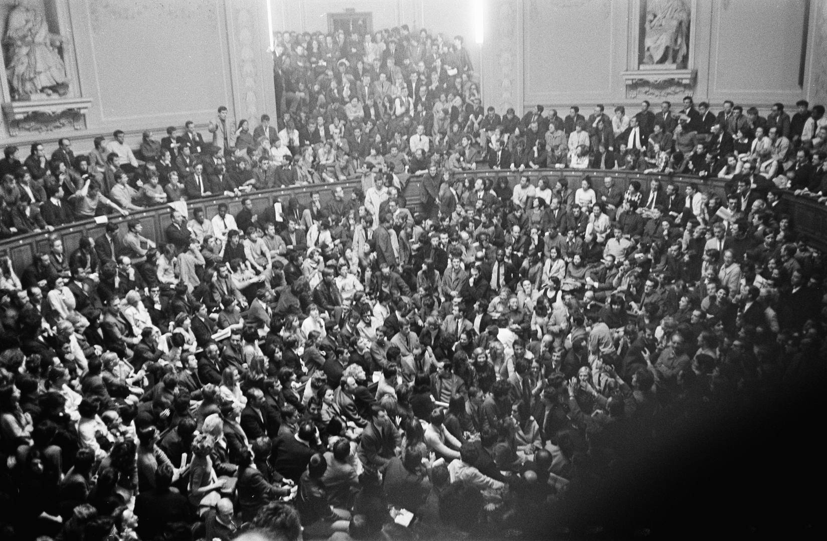 Протестующие студенты Сорбонны. 1968 год