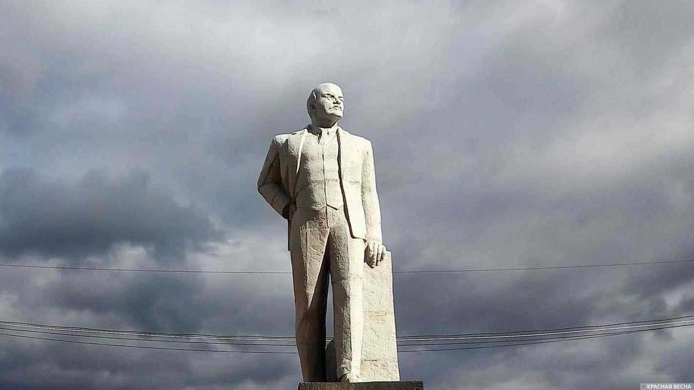 Памятник В. И. Ленину в Ревде