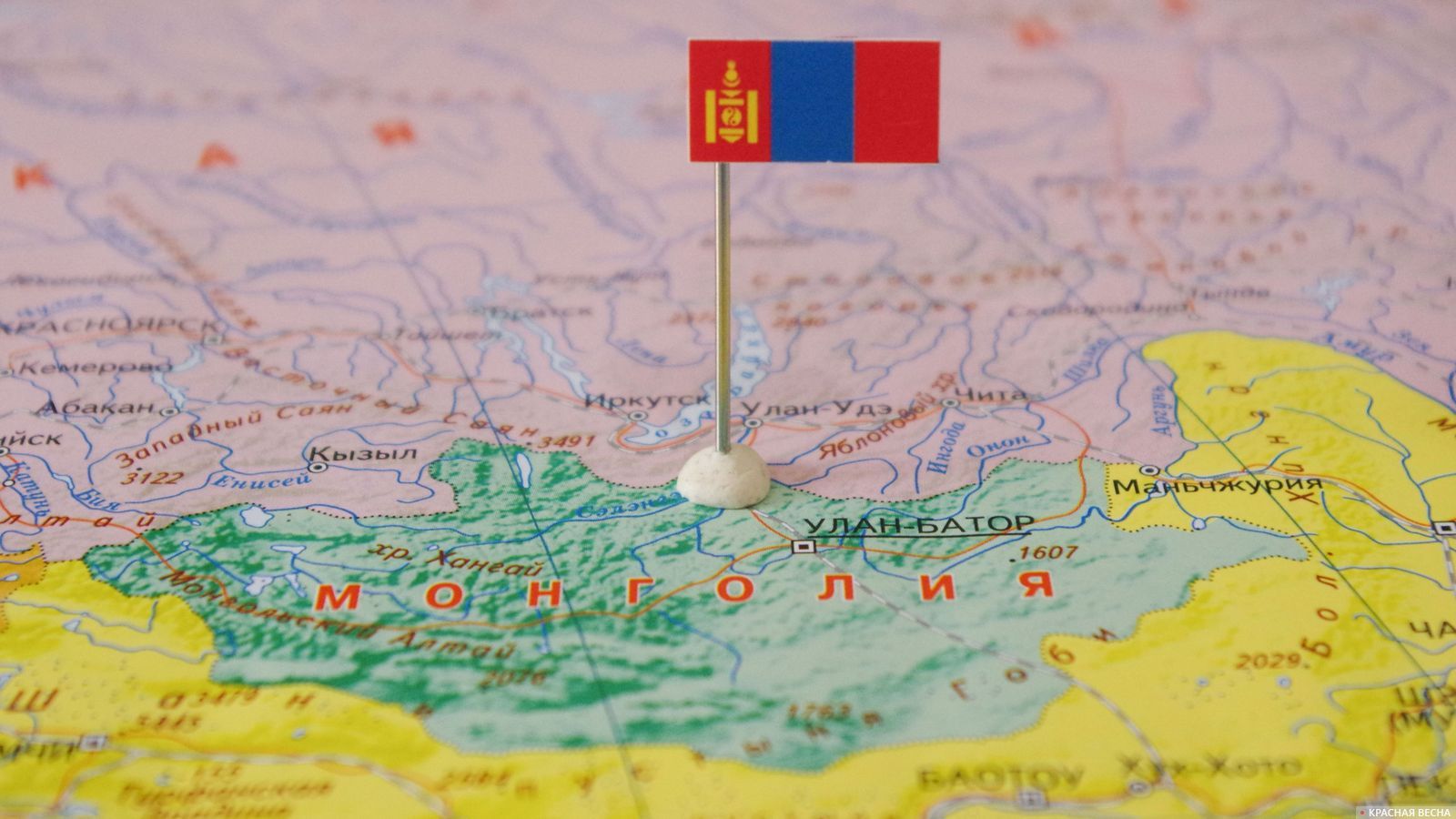 Монголия с флагом на карте мира