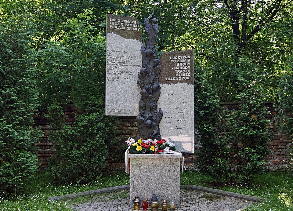 Памятник в память о резне поляков на Волыни, Раковицкое кладбище, улица Раковицкая, 26, Краков, Польша