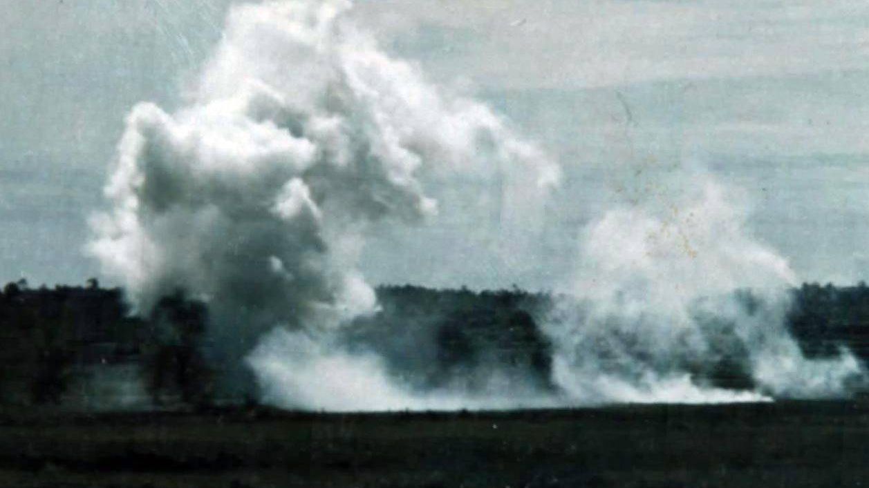 Взрыв бомбы с белым фосфором