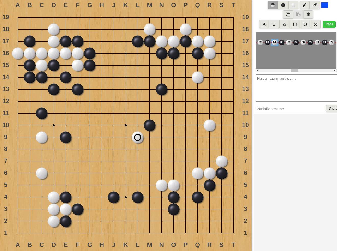 Белые идут в центр