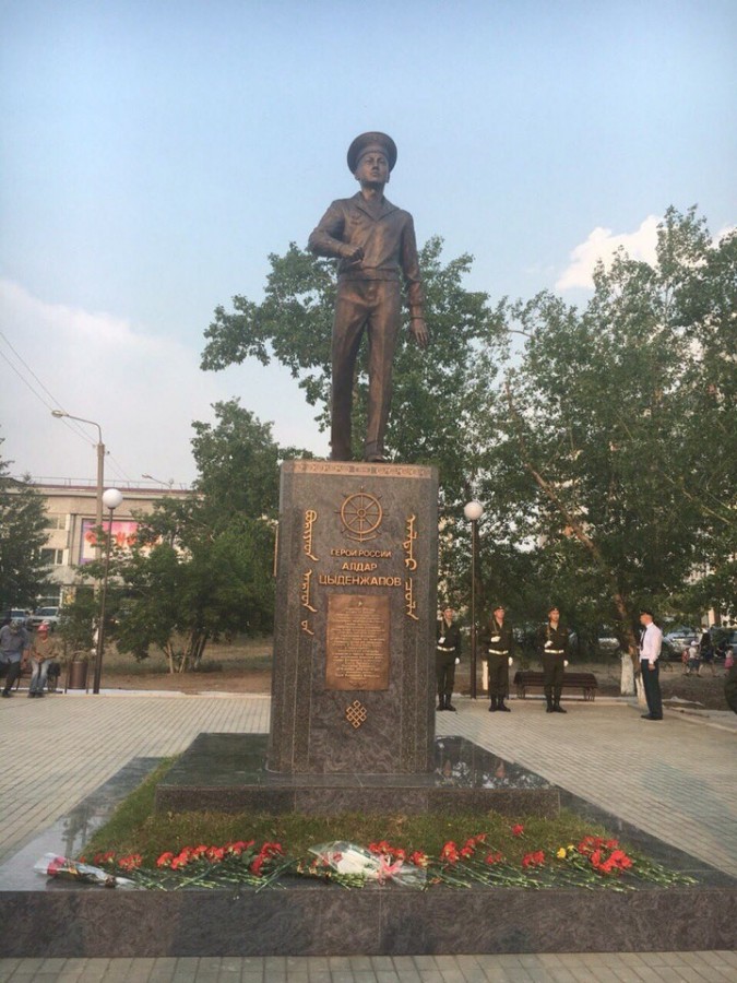 Памятник Алдару Цыденжапову в Улан-Удэ