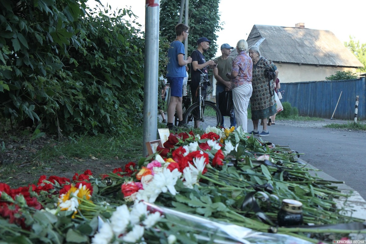 Стихийный мемориал по погибшим в Белгороде