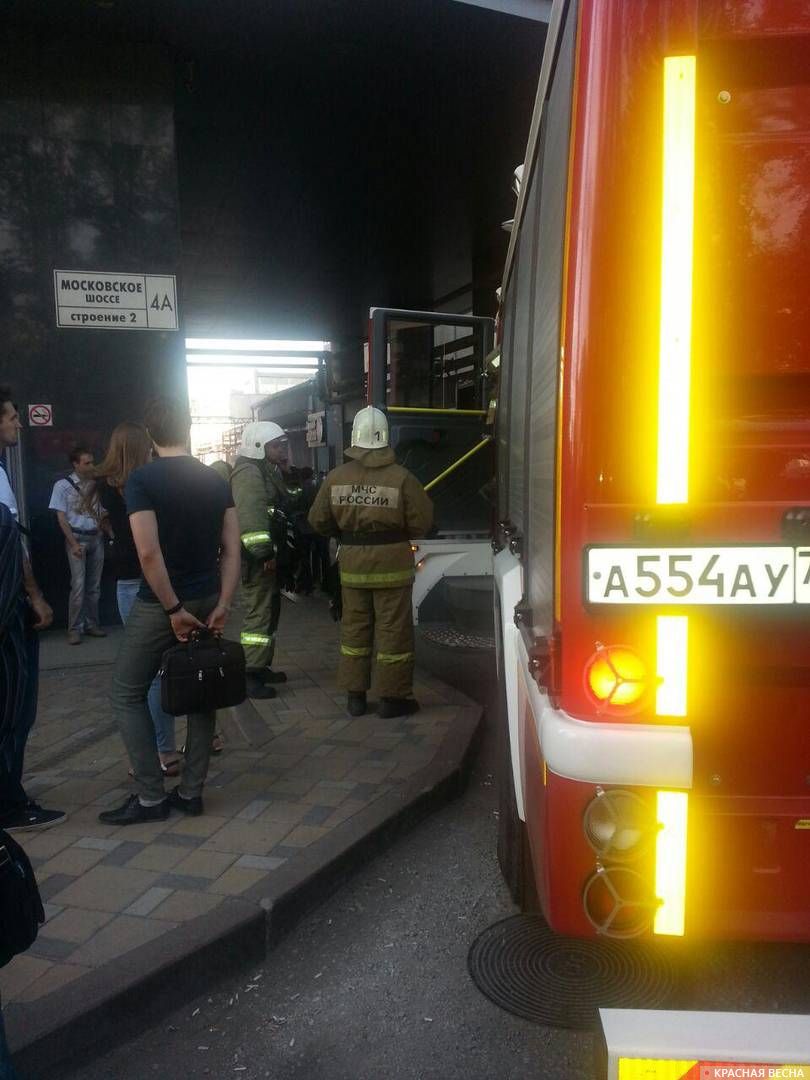 Пожарная машина у Скала Холл. Самара