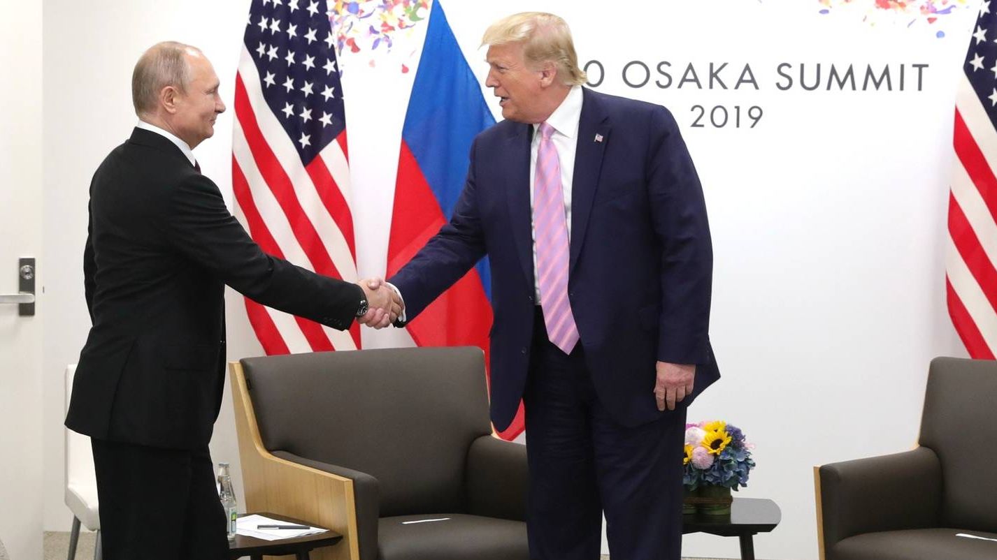 Рукопожатие Путина и Трампа