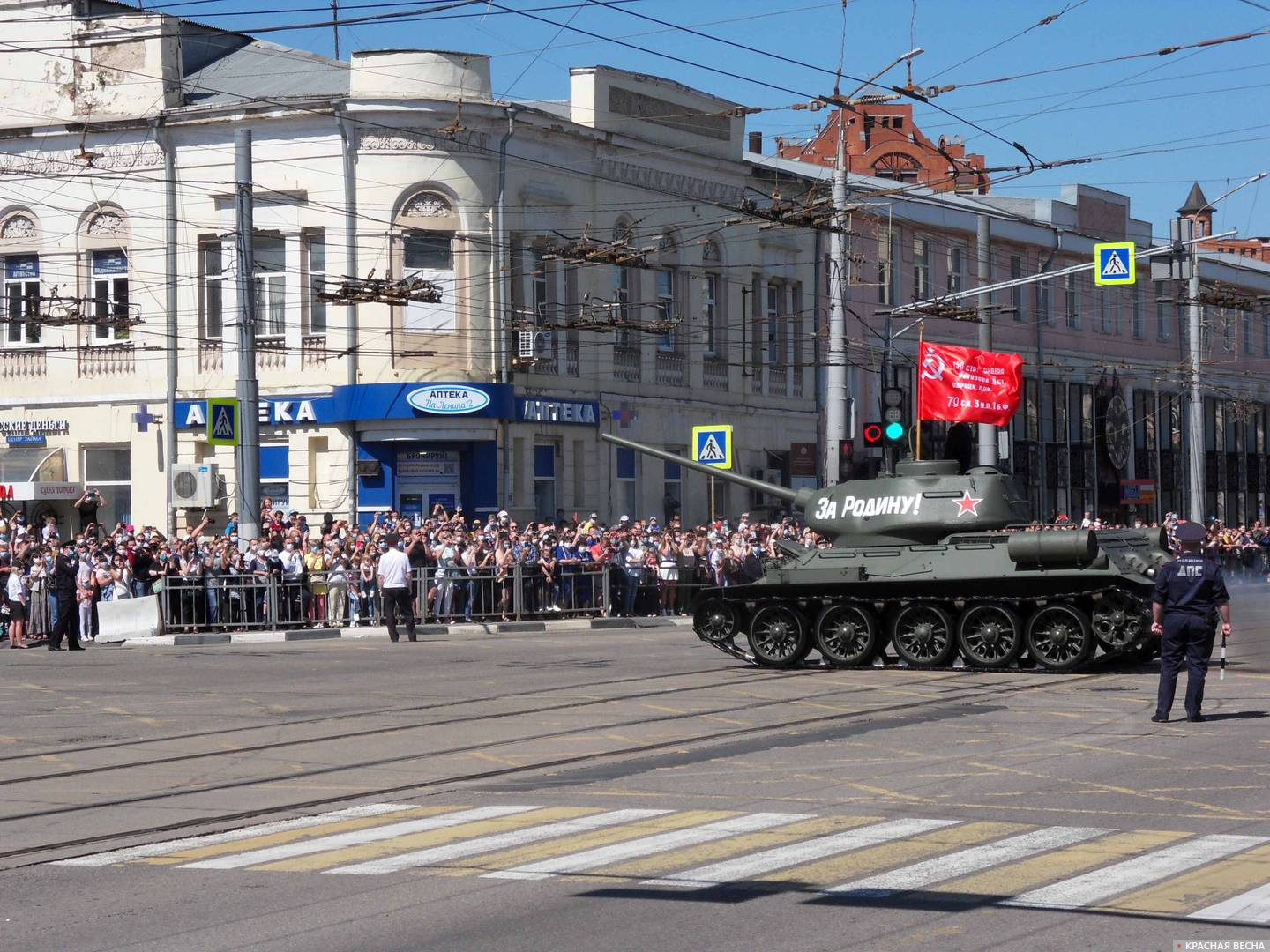 Танк Т-34 на параде в Туле