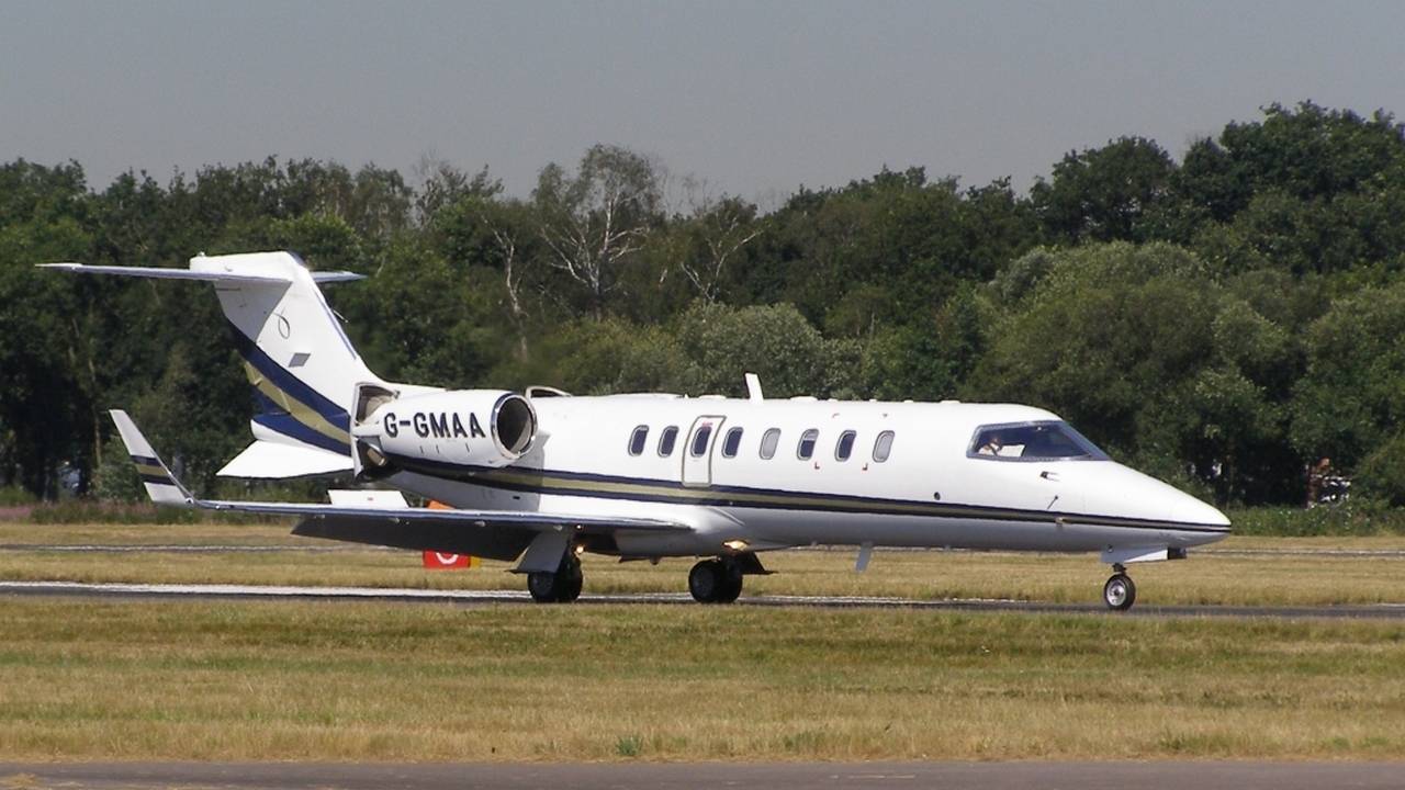 Самолет Learjet