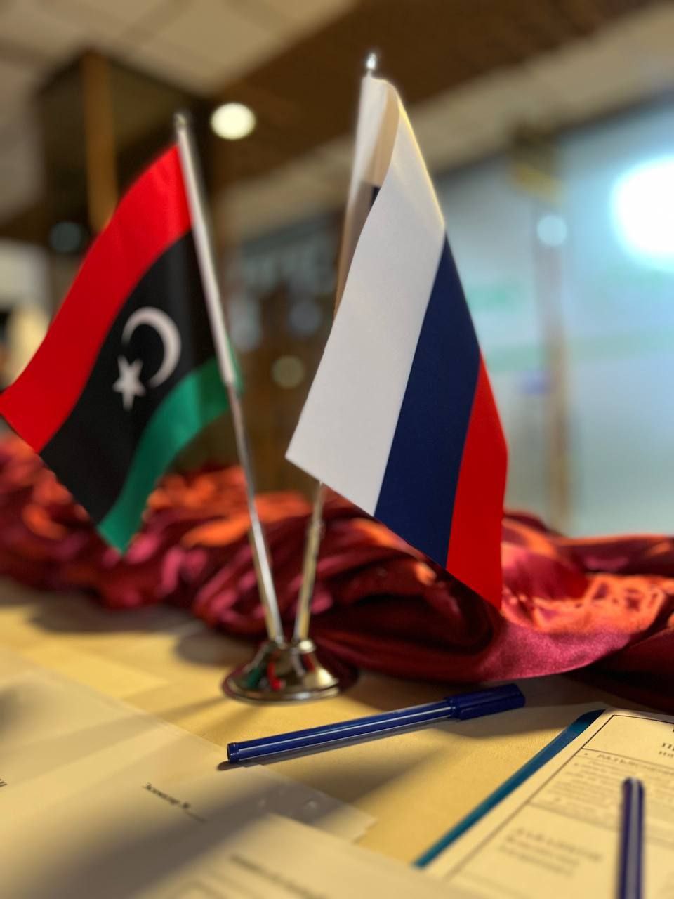 Флаг Ливии и России