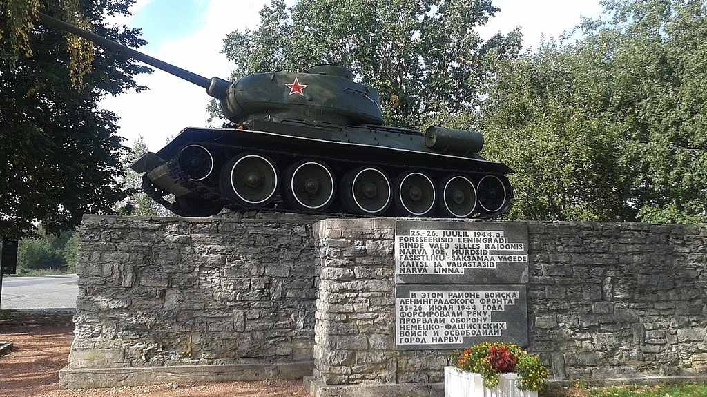 Памятник  советским танкистам. Нарва. Эстония