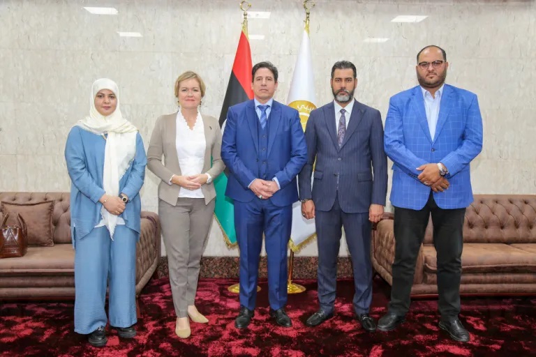 Встреча посла Великобритании в Ливии Кэролайн Херндалл и представителей парламента Ливии
