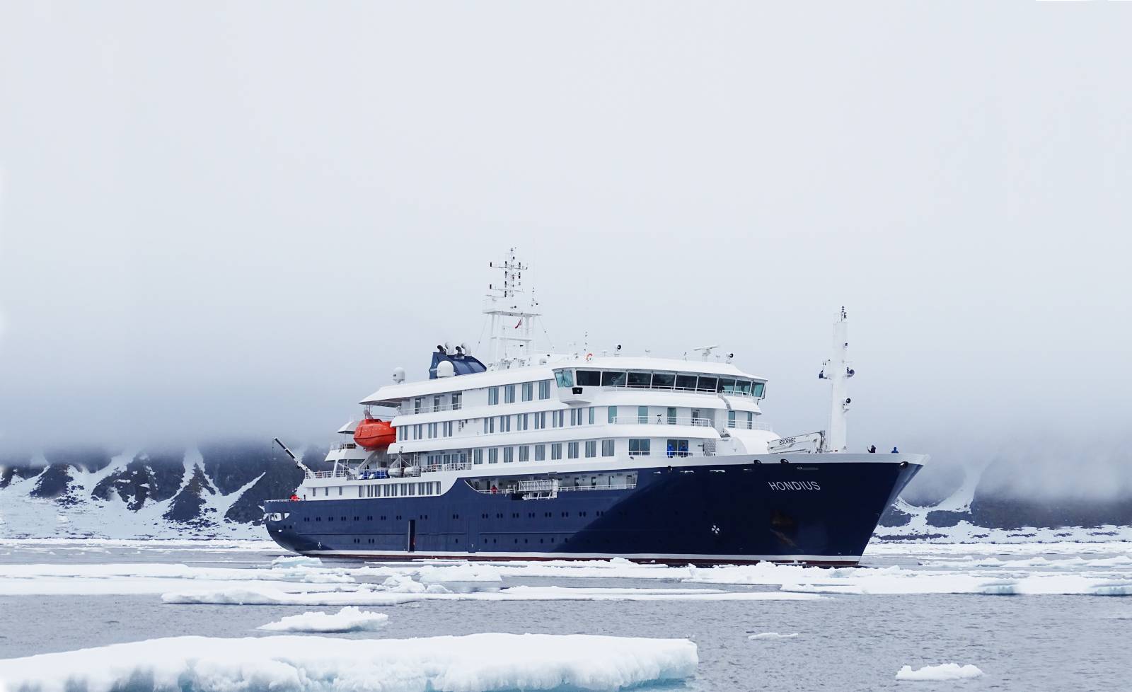 Туристический лайнер MV Hondius