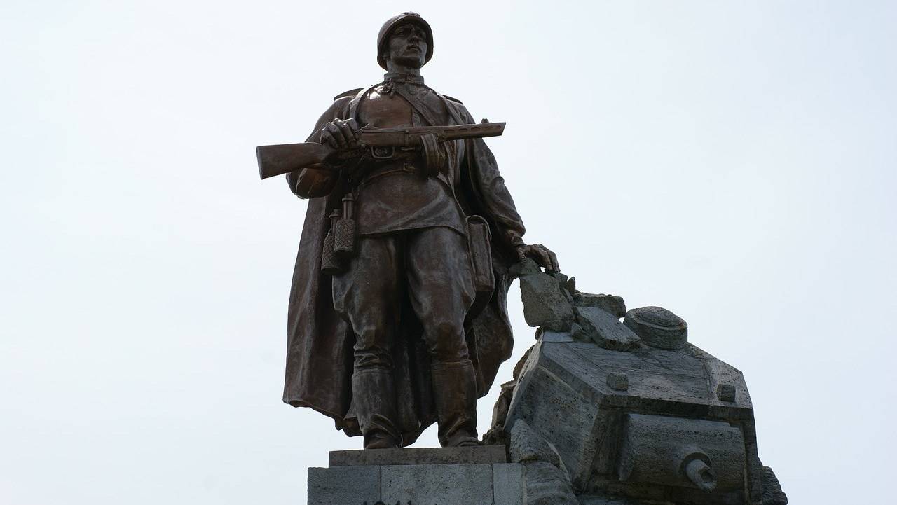 Памятник советскому воину в Германии