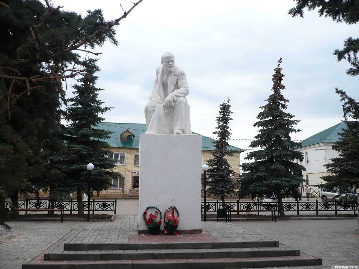 Памятник Ленину на Красной площади. Давлеканово. Республика Башкирия