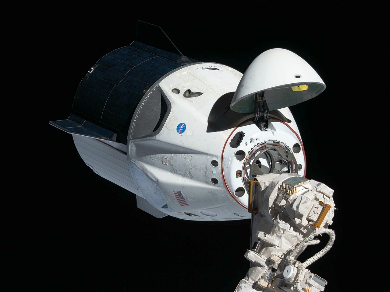 Стыковка Crew Dragon с Международной космической станцией в марте 2019 года