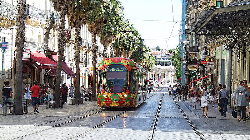 Трамвайно-пешеходная улица в Монпелье. Франция