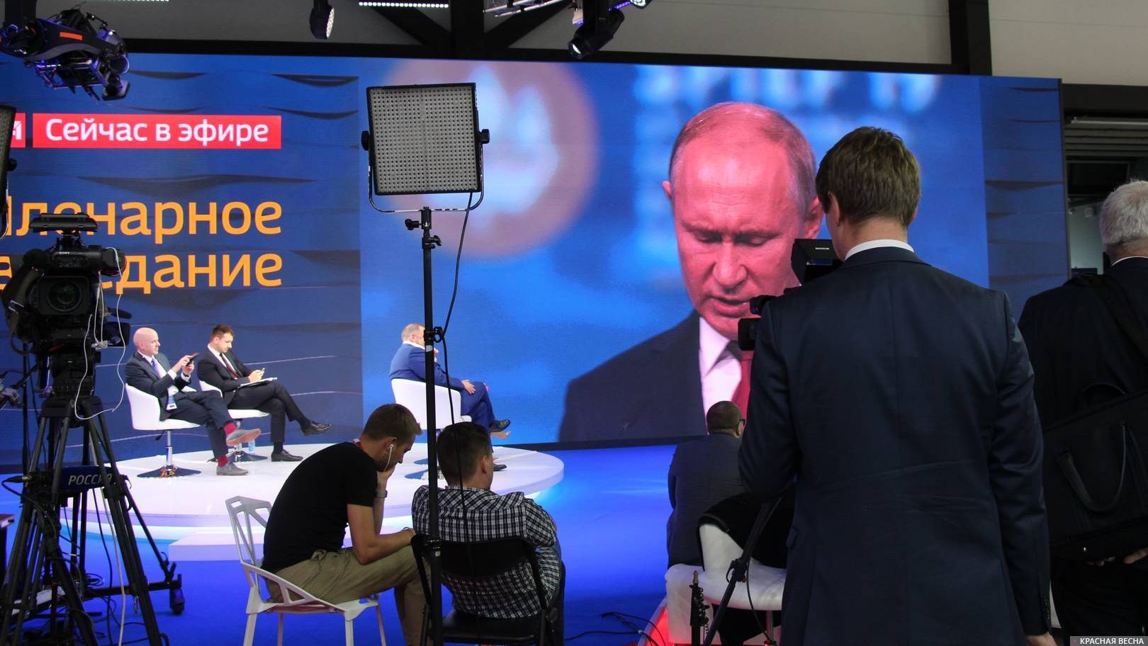 Владимир Путин на ПМЭФ-2019